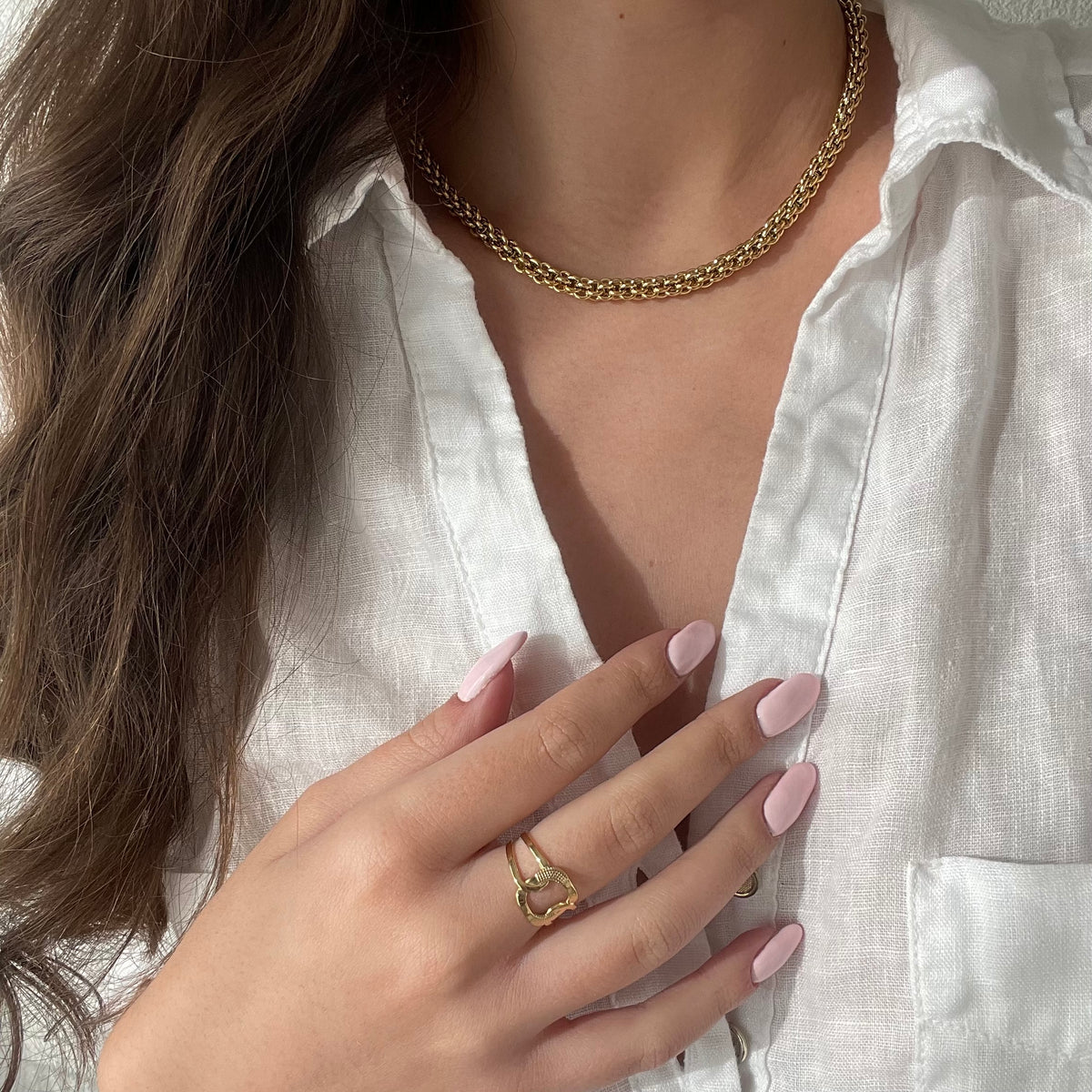 COLLIER HELGA